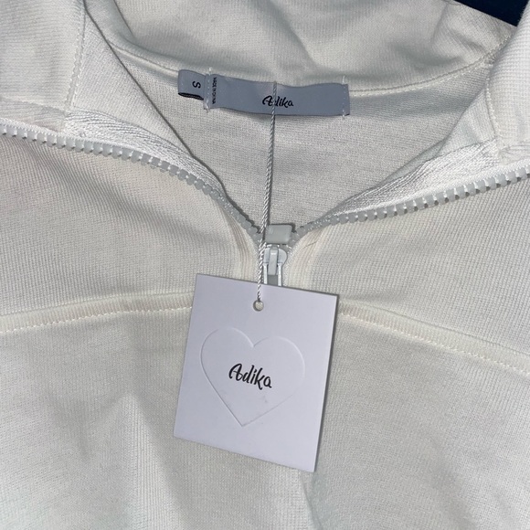 Adika - Glyde Front Zip Cropped Top - Picture 3 of 5